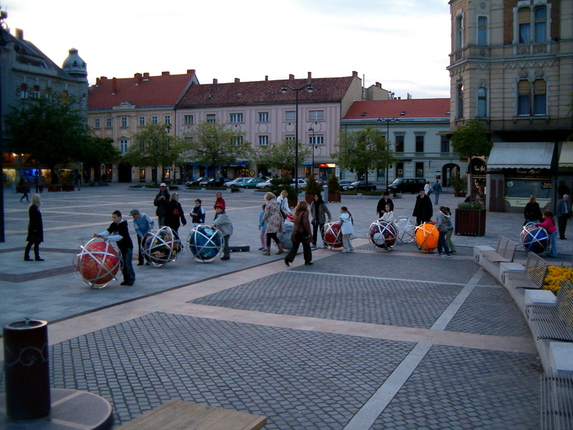 2009. május 5. - Megnyitó - Rolling stars and planets - Az égitestek gördítése