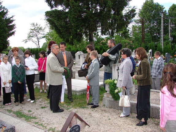 2009. május 29. - Gothard Jenő síremlékének megkoszorúzása a herényi temetőben