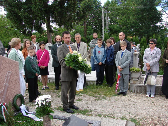 2009. május 29. - Gothard Jenő síremlékének megkoszorúzása a herényi temetőben