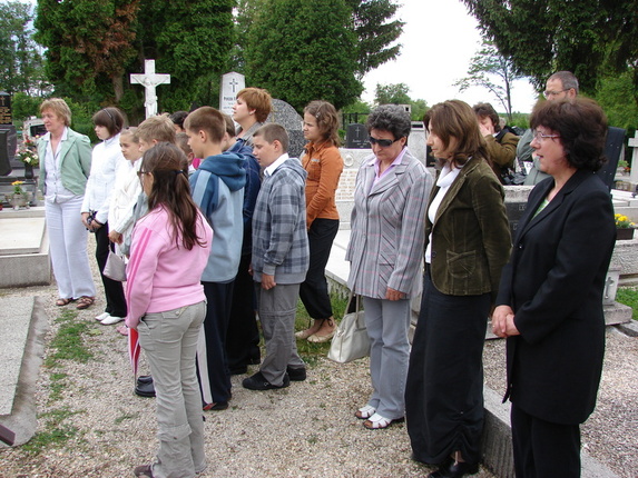 2009. május 29. - Gothard Jenő síremlékének megkoszorúzása a herényi temetőben